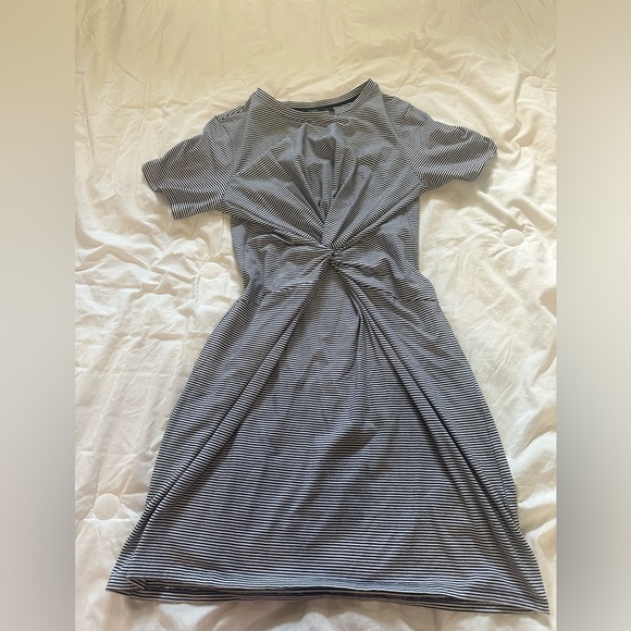 Theory Front Twist Shirt Dress Size Large - Picture 3 of 5